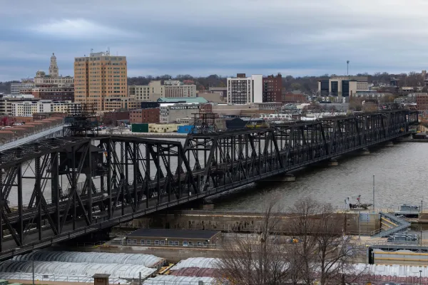 Government bridge quad cities